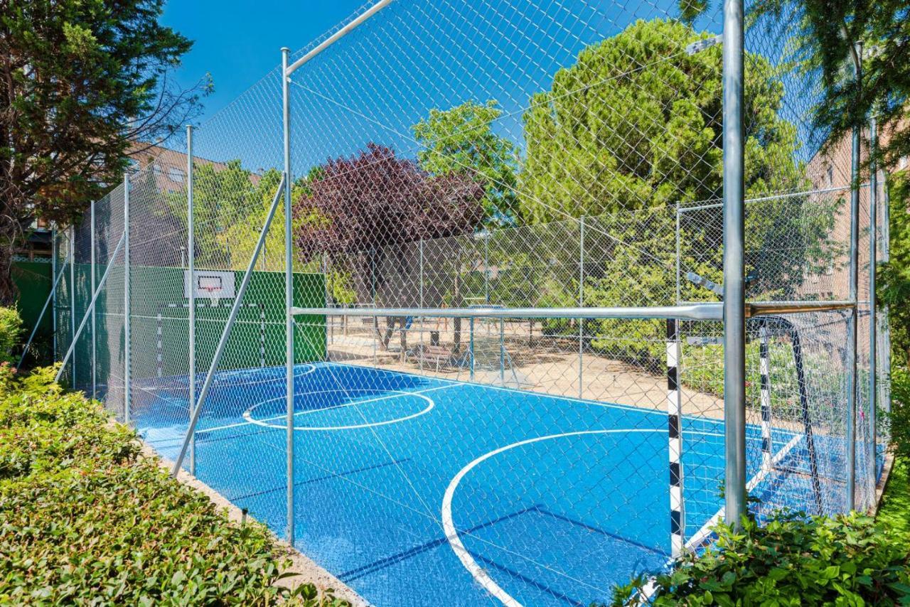 Huertas - Modern In Conde Orgaz Madrid